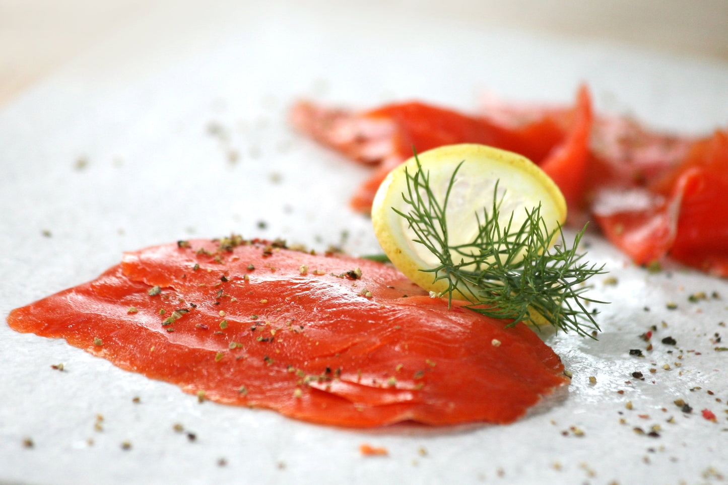 Youkon Wild Red Salmon in noble natural-wood-packaging