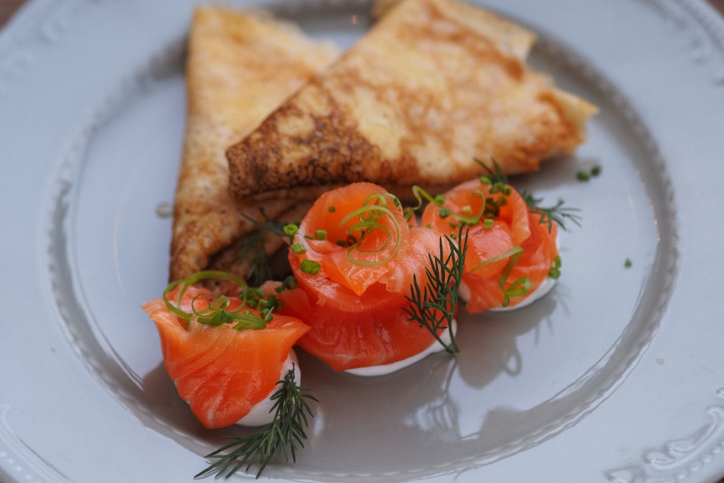 Youkon Red Salmon - ganze Seite geräuchert & geschnitten 730g in edler Naturholzverpackung