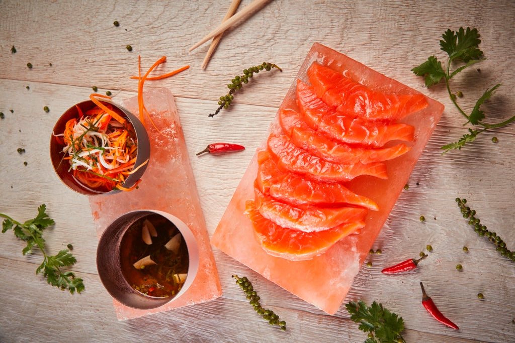 Youkon Red Salmon - ganze Seite geräuchert & geschnitten 730g in edler Naturholzverpackung