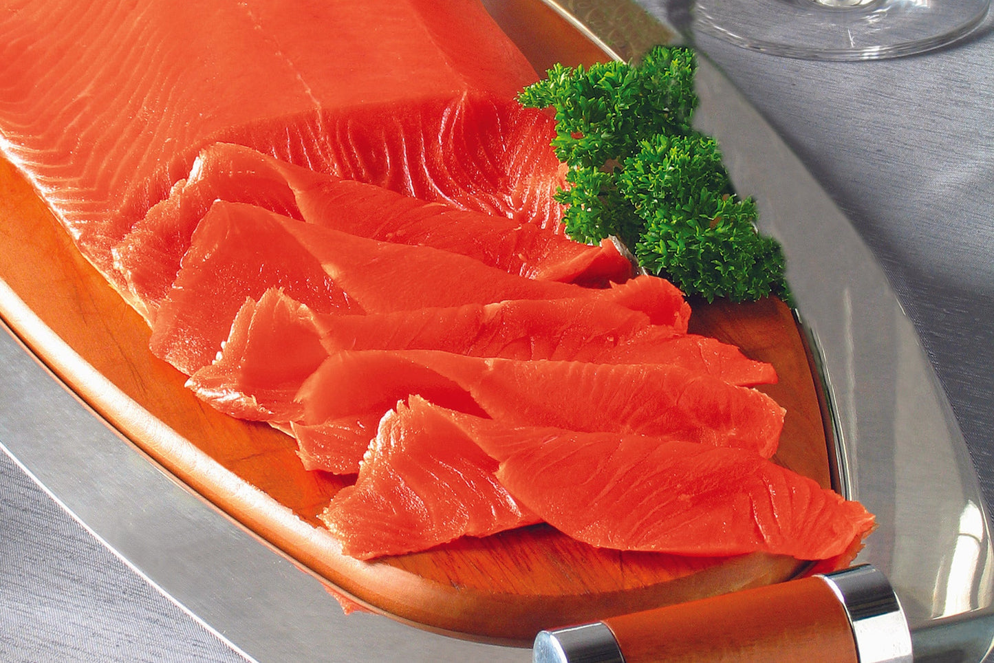 Youkon Wild Red Salmon - whole side unsliced in noble natural-wood-packaging