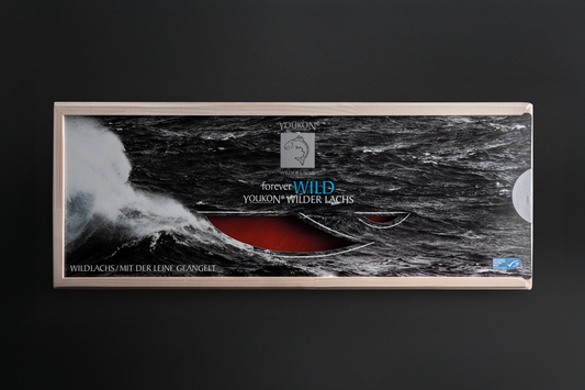 Youkon Red Salmon - ganze Seite geräuchert & geschnitten 730g in edler Naturholzverpackung