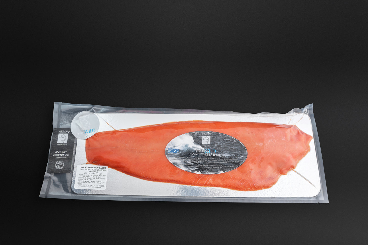 Youkon Red Salmon - ganze Seite geschnitten in edler Naturholzverpackung