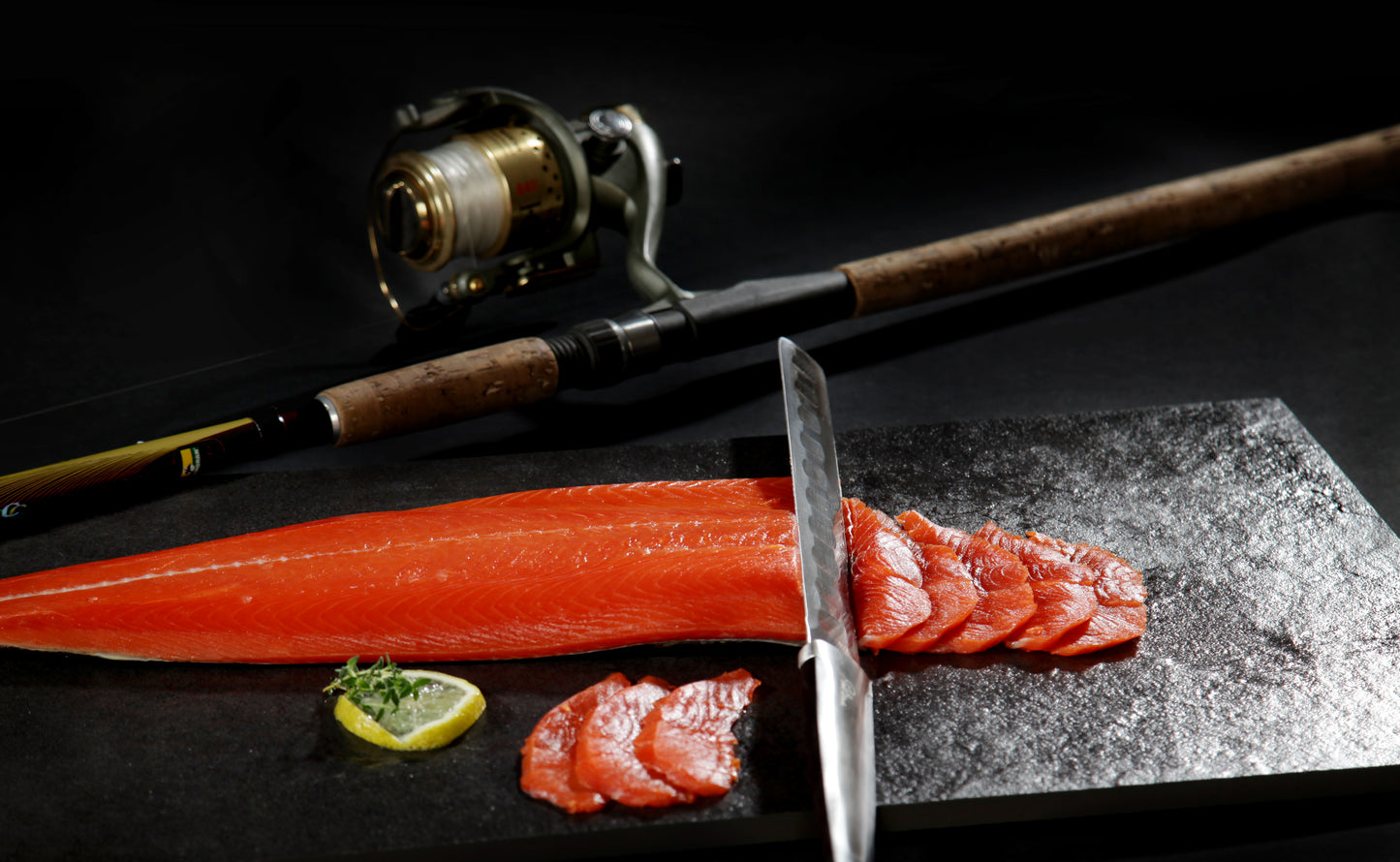 Youkon Wild Red Salmon - whole side unsliced in noble natural-wood-packaging